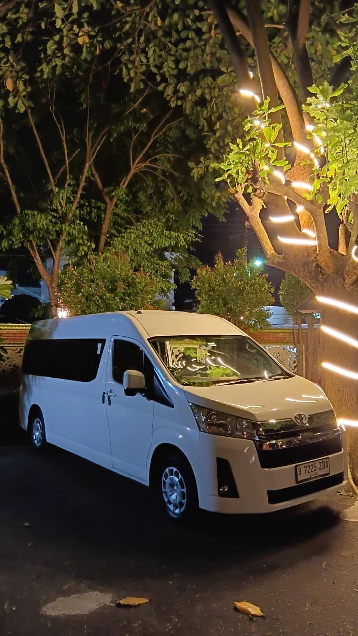 Interior kendaraan Aswana Trans yang nyaman